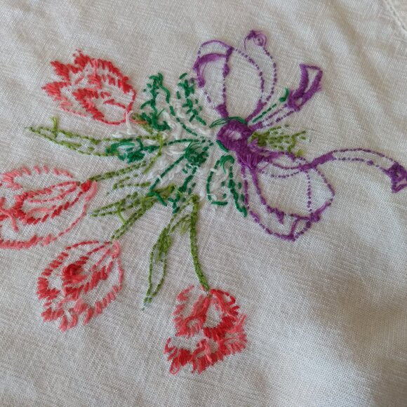 Vintage Embroidered Table Runner Doily Flower Bouquet 14"x30" Rectangular - Picture 6 of 15